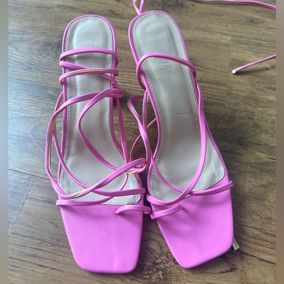 NastyGal pink heeled sandal - Picture 3 of 4